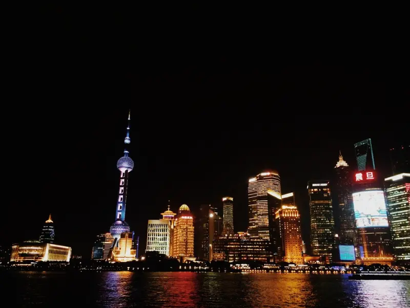 Torre della Perla Orientale-Tocca il cielo nella Torre TV iconica di Shanghai