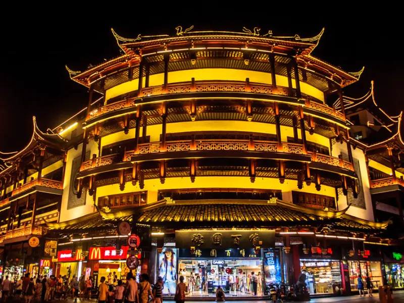 Yu Garden-A Serene Oasis in the Heart of Shanghai's Bustling Cityscape