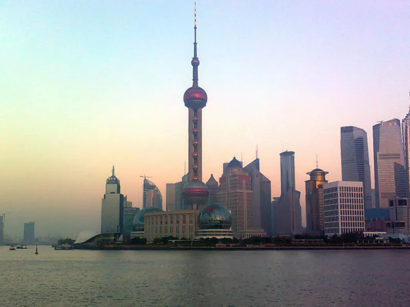 Shanghai’s Iconic Waterfront: A Blend of East and West