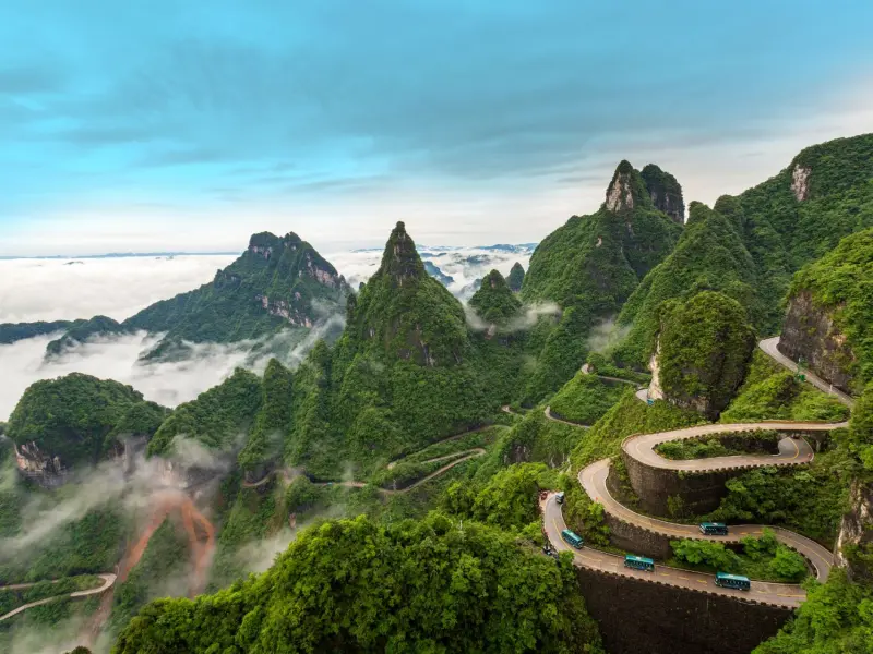 Tianmen Berg-Durchschreiten Sie das Himmlische Tor und genießen Sie die Panoramablicke