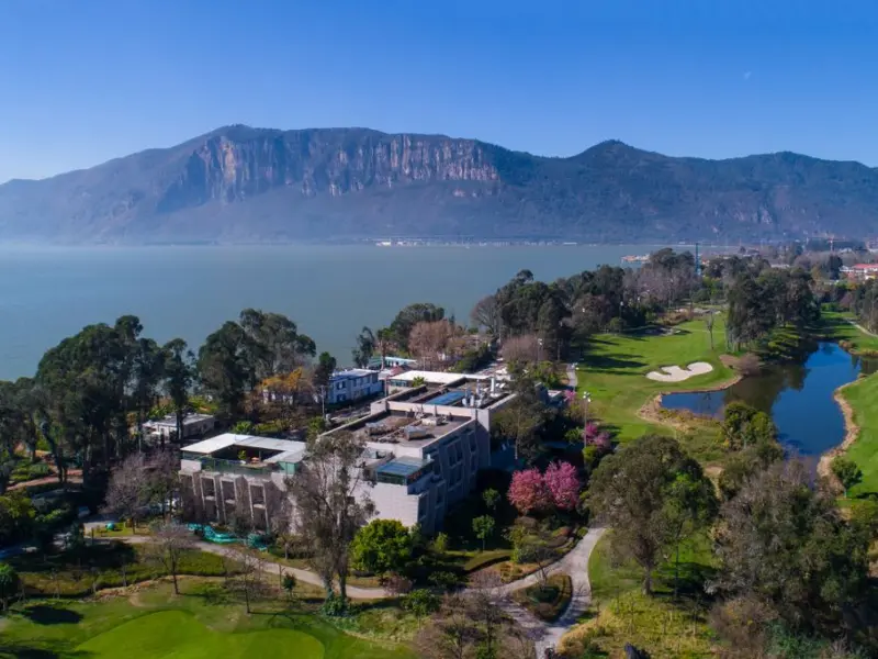 Kunming Lakeside Hotel-Retiro Tranquilo à Beira do Lago Dianchi com Vista Deslumbrante das Montanhas