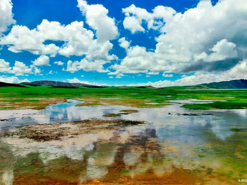 The Heavenly Lake of Tibet