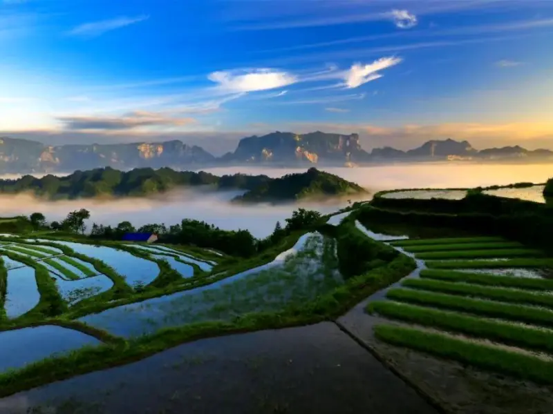 Tianmen Berg-Durchschreiten Sie das Himmlische Tor und genießen Sie die Panoramablicke