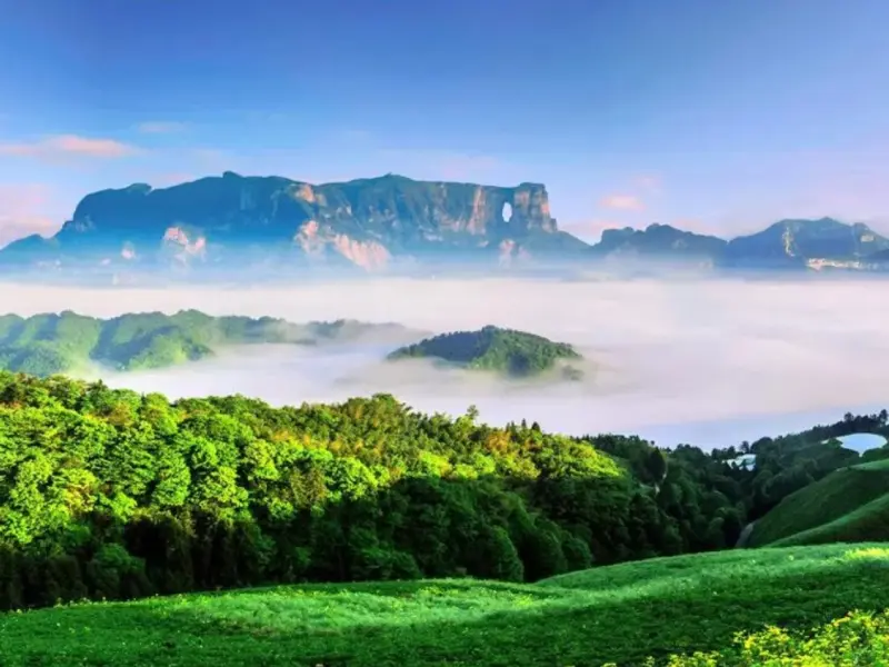 Tianmen Berg-Durchschreiten Sie das Himmlische Tor und genießen Sie die Panoramablicke